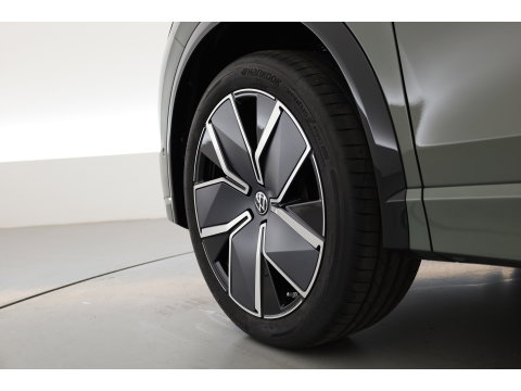 Volkswagen Tiguan 1.5 eHybrid R-Line Edition | Rijklaar! | Pano | Adapt. Cruise | CarPlay | HUD | IQ. Light | 360cam | Stoelverw. + Massage |
