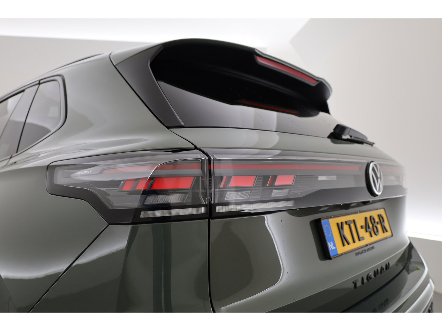 Volkswagen Tiguan 1.5 eHybrid R-Line Edition | Rijklaar! | Pano | Adapt. Cruise | CarPlay | HUD | IQ. Light | 360cam | Stoelverw. + Massage |