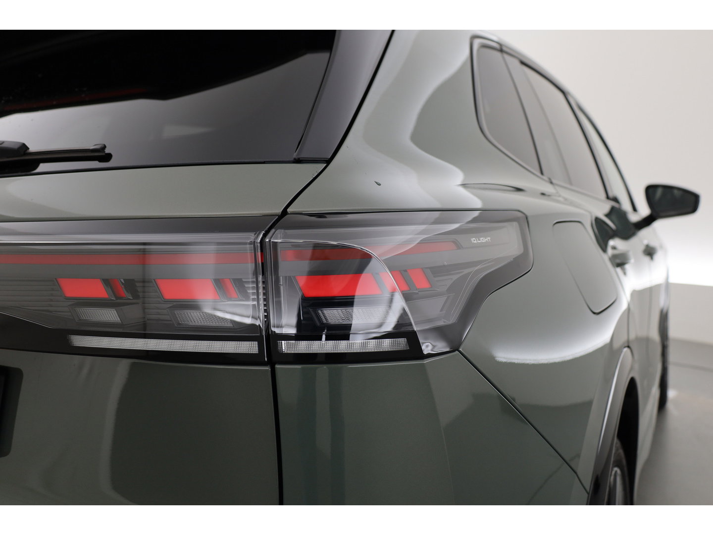Volkswagen Tiguan 1.5 eHybrid R-Line Edition | Rijklaar! | Pano | Adapt. Cruise | CarPlay | HUD | IQ. Light | 360cam | Stoelverw. + Massage |