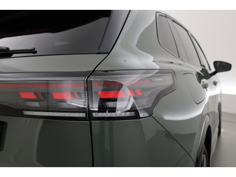 Volkswagen Tiguan 1.5 eHybrid R-Line Edition | Rijklaar! | Pano | Adapt. Cruise | CarPlay | HUD | IQ. Light | 360cam | Stoelverw. + Massage |