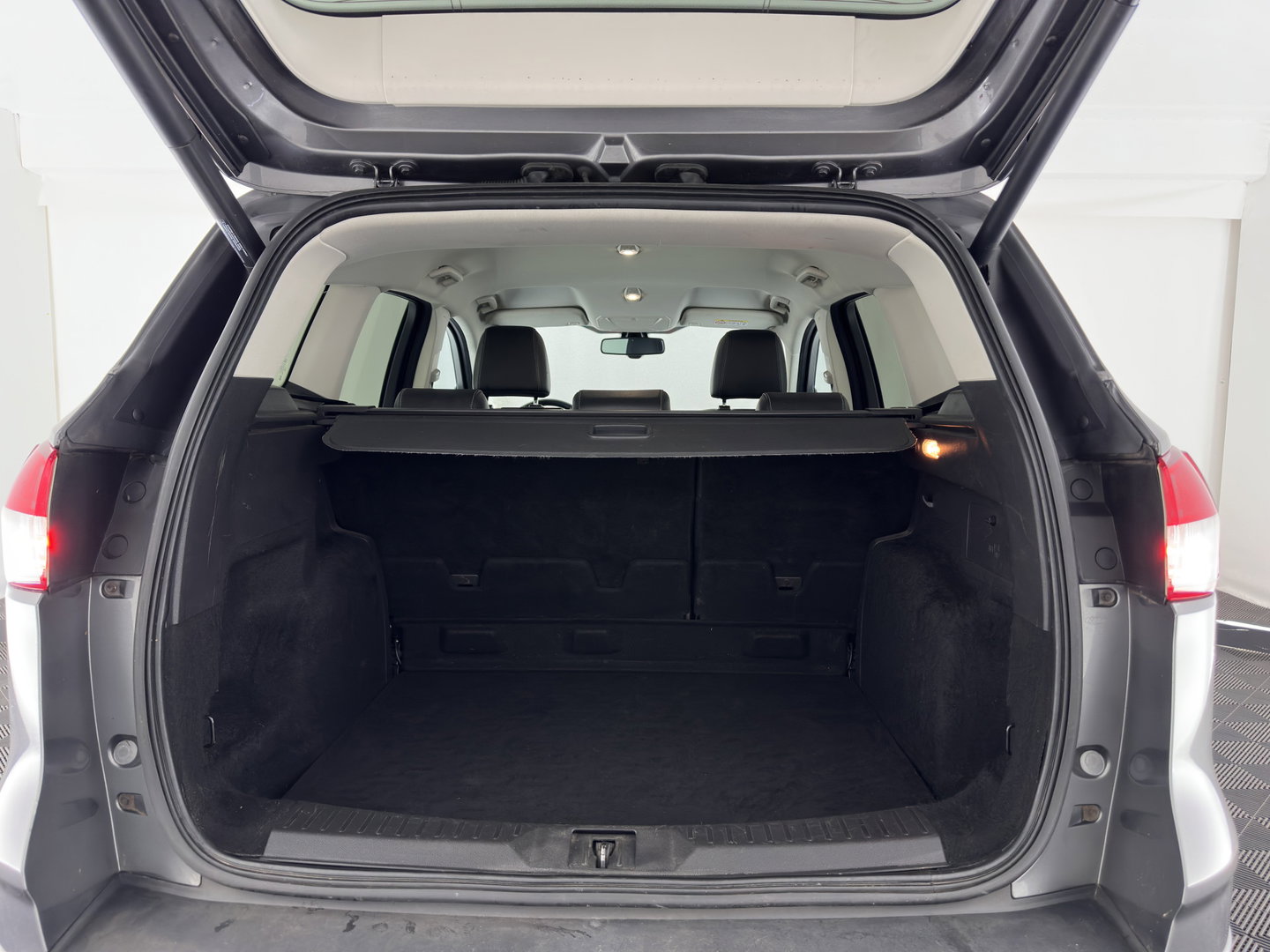 Ford Kuga 1.6 Titanium *LEATHER-FABRIC | XENON | HEATED-COMFORTSEATS | NAVI-FULLMAP | ECC | PDC | CRUISE | 17''ALU*
