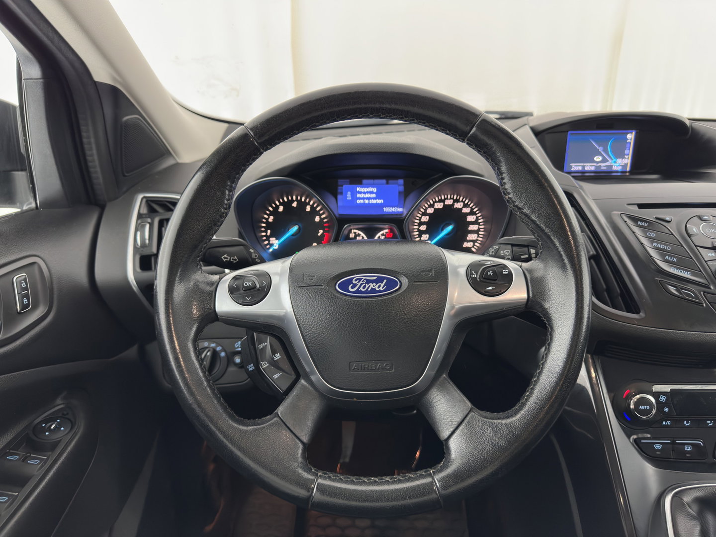 Ford Kuga 1.6 Titanium *LEATHER-FABRIC | XENON | HEATED-COMFORTSEATS | NAVI-FULLMAP | ECC | PDC | CRUISE | 17''ALU*