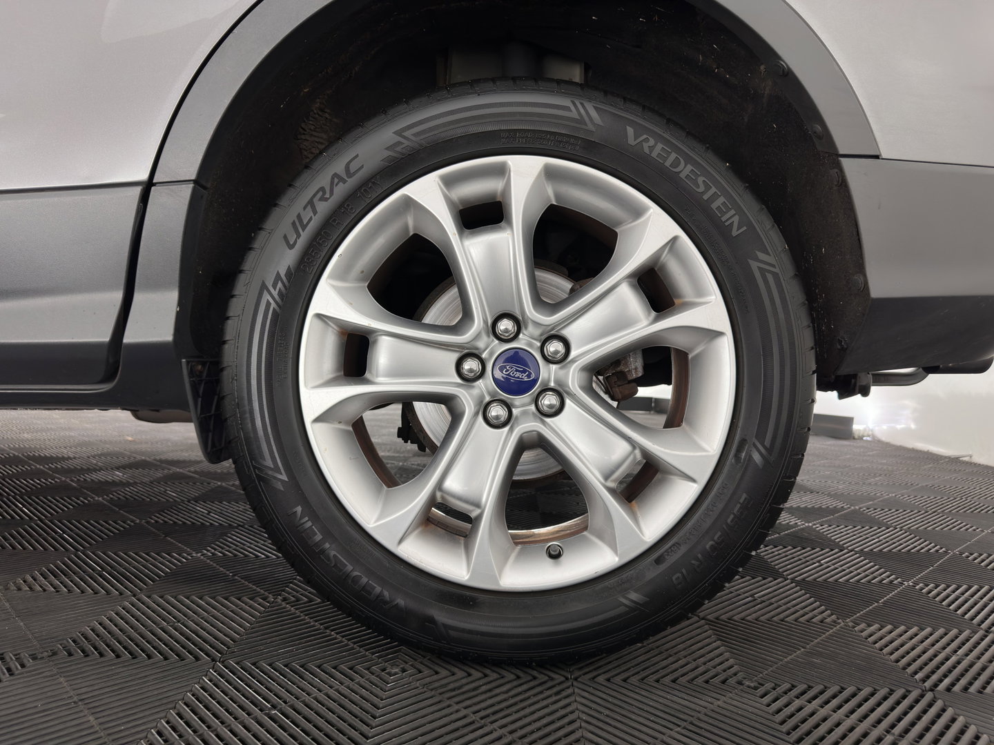 Ford Kuga 1.6 Titanium *LEATHER-FABRIC | XENON | HEATED-COMFORTSEATS | NAVI-FULLMAP | ECC | PDC | CRUISE | 17''ALU*
