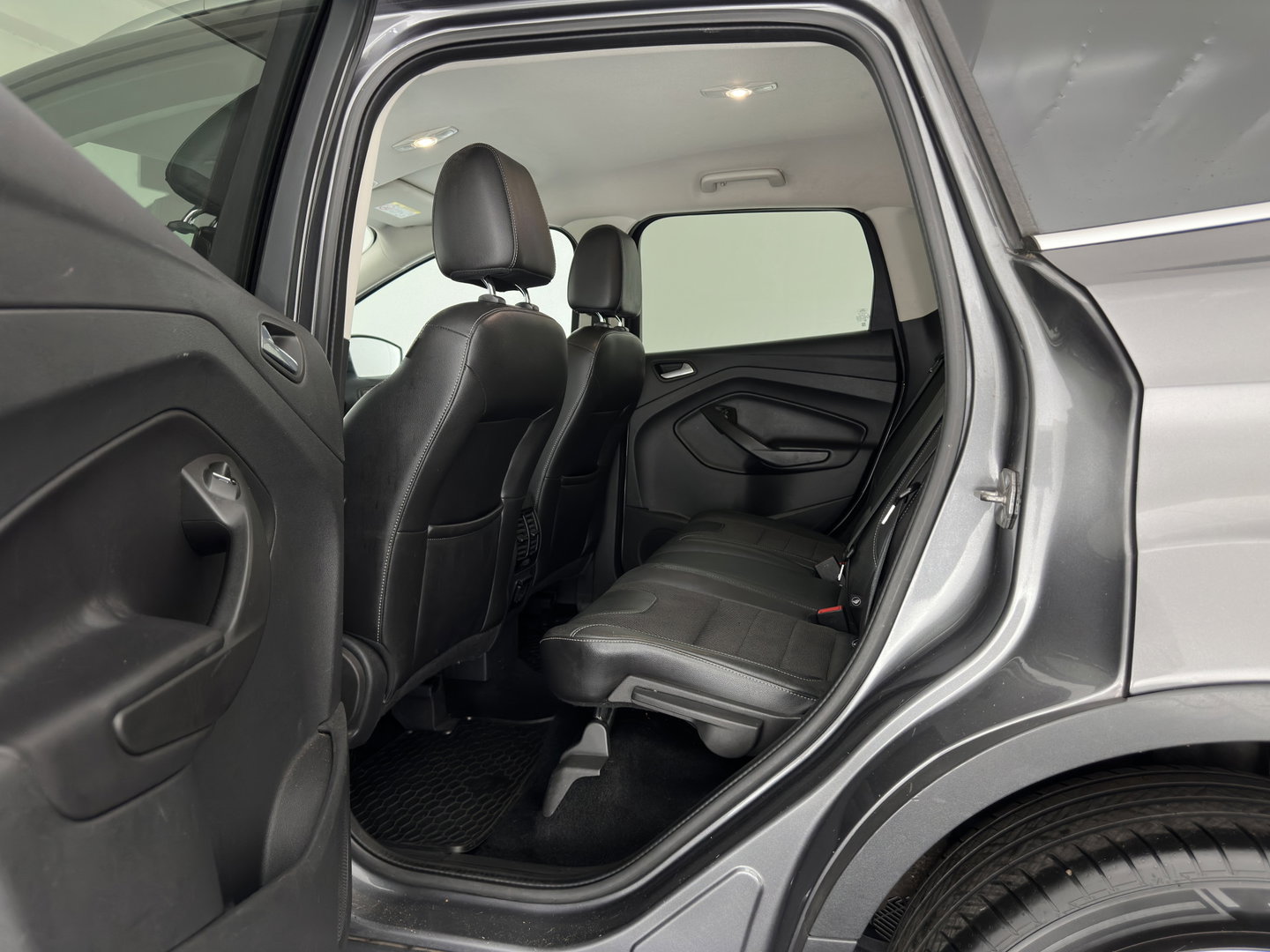 Ford Kuga 1.6 Titanium *LEATHER-FABRIC | XENON | HEATED-COMFORTSEATS | NAVI-FULLMAP | ECC | PDC | CRUISE | 17''ALU*