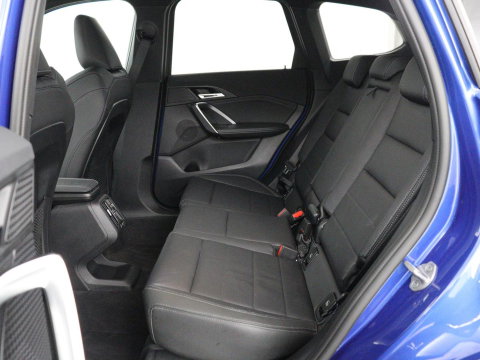 BMW X1 M Sport | xDrive23i | Adaptive Cruise | Trekhaak | Head-Up | Leder | 360 camera | Stoelverwarming | Keyless | Adaptief LED | Carplay | Sportstoelen | Live Cockpit Professional | 204pk