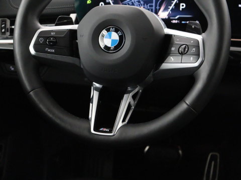 BMW X1 M Sport | xDrive23i | Adaptive Cruise | Trekhaak | Head-Up | Leder | 360 camera | Stoelverwarming | Keyless | Adaptief LED | Carplay | Sportstoelen | Live Cockpit Professional | 204pk
