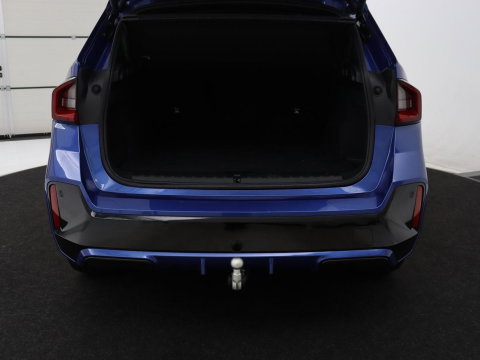 BMW X1 M Sport | xDrive23i | Adaptive Cruise | Trekhaak | Head-Up | Leder | 360 camera | Stoelverwarming | Keyless | Adaptief LED | Carplay | Sportstoelen | Live Cockpit Professional | 204pk