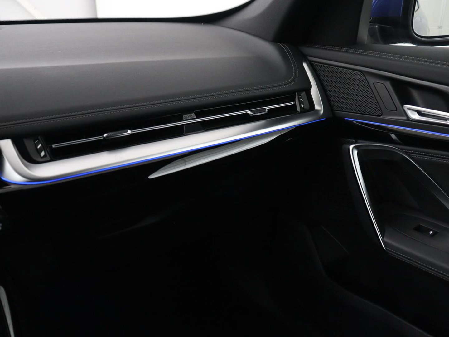 BMW X1 M Sport | xDrive23i | Adaptive Cruise | Trekhaak | Head-Up | Leder | 360 camera | Stoelverwarming | Keyless | Adaptief LED | Carplay | Sportstoelen | Live Cockpit Professional | 204pk