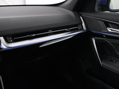 BMW X1 M Sport | xDrive23i | Adaptive Cruise | Trekhaak | Head-Up | Leder | 360 camera | Stoelverwarming | Keyless | Adaptief LED | Carplay | Sportstoelen | Live Cockpit Professional | 204pk