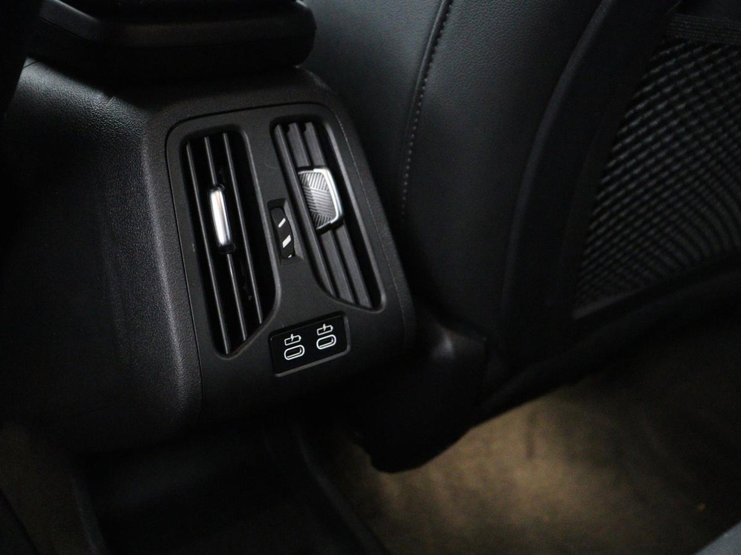 BMW X1 M Sport | xDrive23i | Adaptive Cruise | Trekhaak | Head-Up | Leder | 360 camera | Stoelverwarming | Keyless | Adaptief LED | Carplay | Sportstoelen | Live Cockpit Professional | 204pk