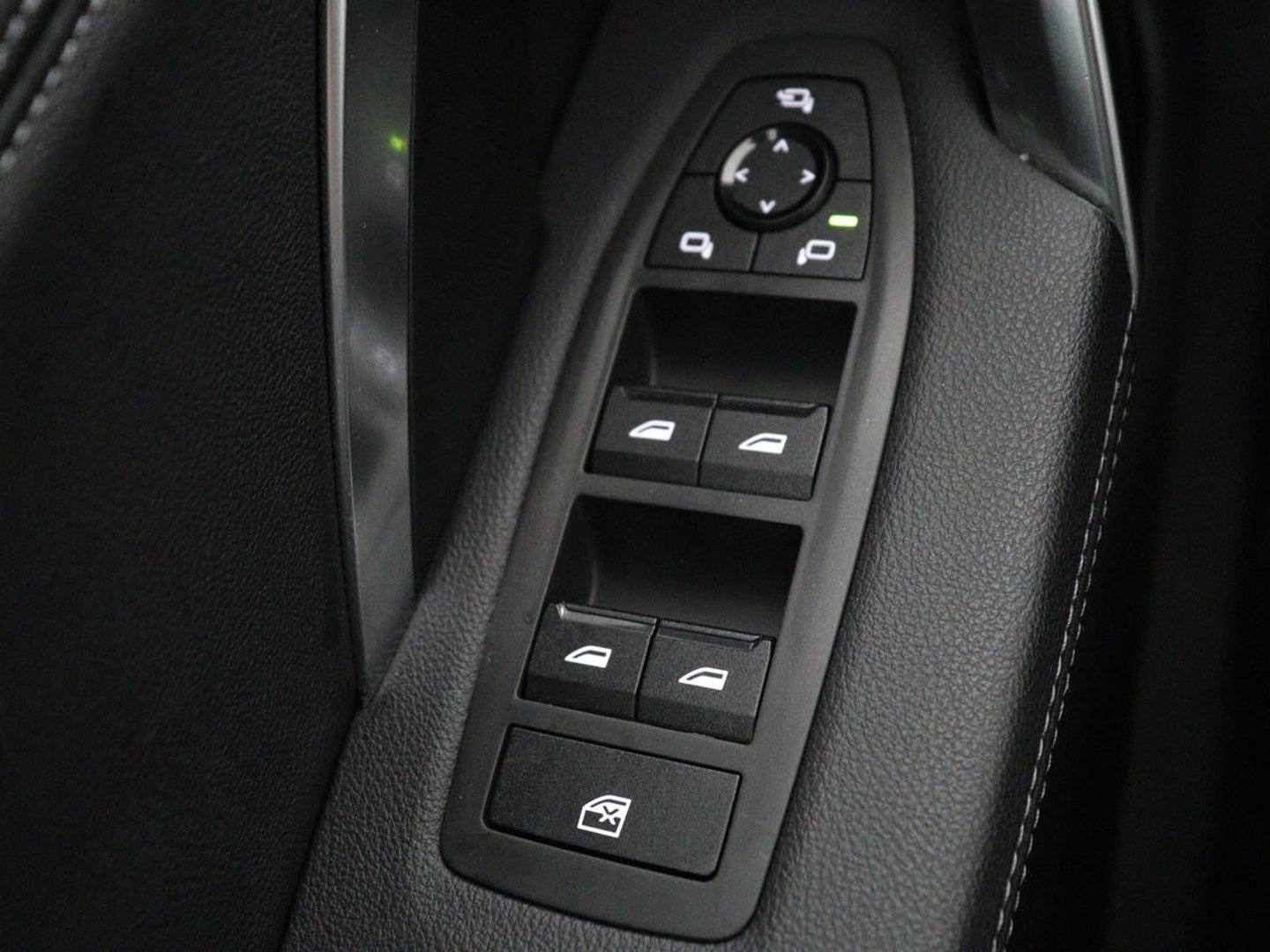 BMW X1 M Sport | xDrive23i | Adaptive Cruise | Trekhaak | Head-Up | Leder | 360 camera | Stoelverwarming | Keyless | Adaptief LED | Carplay | Sportstoelen | Live Cockpit Professional | 204pk