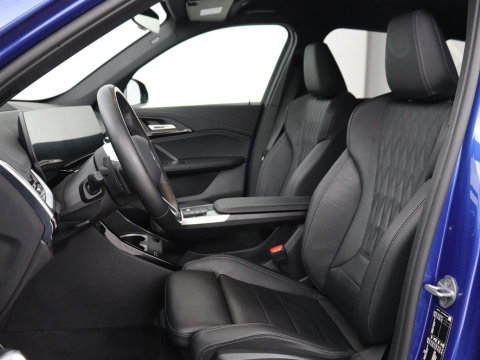 BMW X1 M Sport | xDrive23i | Adaptive Cruise | Trekhaak | Head-Up | Leder | 360 camera | Stoelverwarming | Keyless | Adaptief LED | Carplay | Sportstoelen | Live Cockpit Professional | 204pk