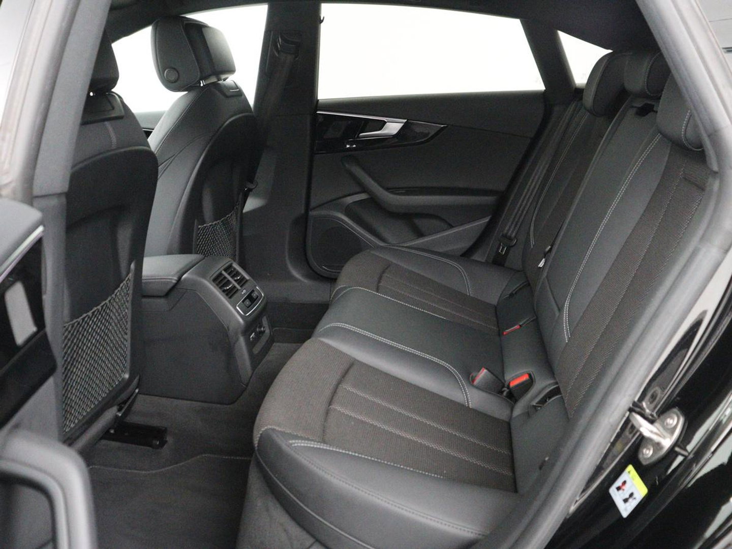 Audi A5 Sportback 40 TFSI S edition Competition | Virtual Cockpit | Climate control | Half Leder | Navigatie | Sfeerverlichting | Carplay | Full LED | Getint glas