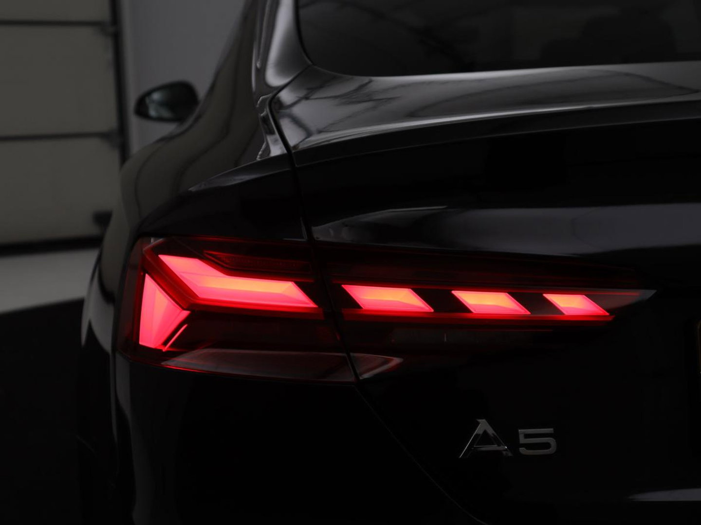 Audi A5 Sportback 40 TFSI S edition Competition | Virtual Cockpit | Climate control | Half Leder | Navigatie | Sfeerverlichting | Carplay | Full LED | Getint glas
