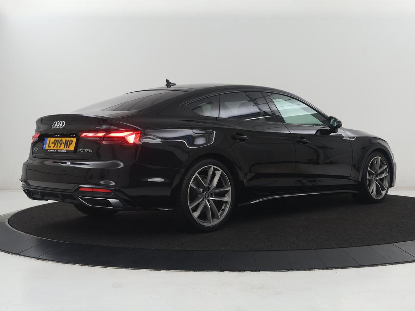 Audi A5 Sportback 40 TFSI S edition Competition | Virtual Cockpit | Climate control | Half Leder | Navigatie | Sfeerverlichting | Carplay | Full LED | Getint glas