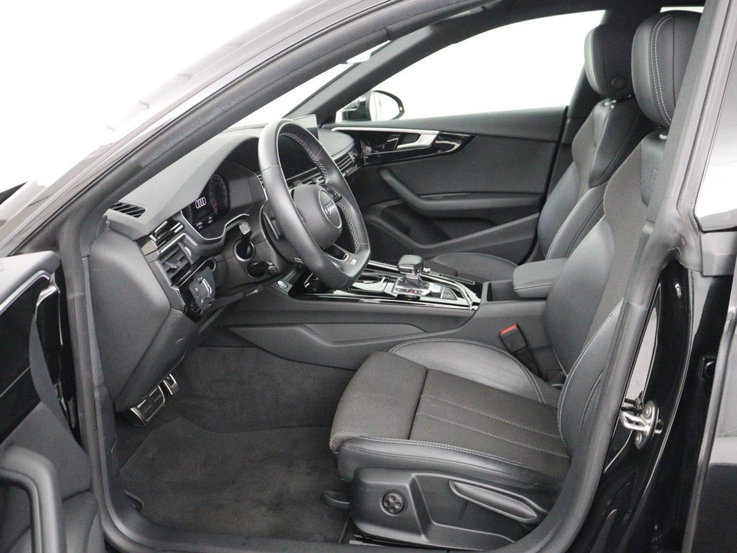 Audi A5 Sportback 40 TFSI S edition Competition | Virtual Cockpit | Climate control | Half Leder | Navigatie | Sfeerverlichting | Carplay | Full LED | Getint glas