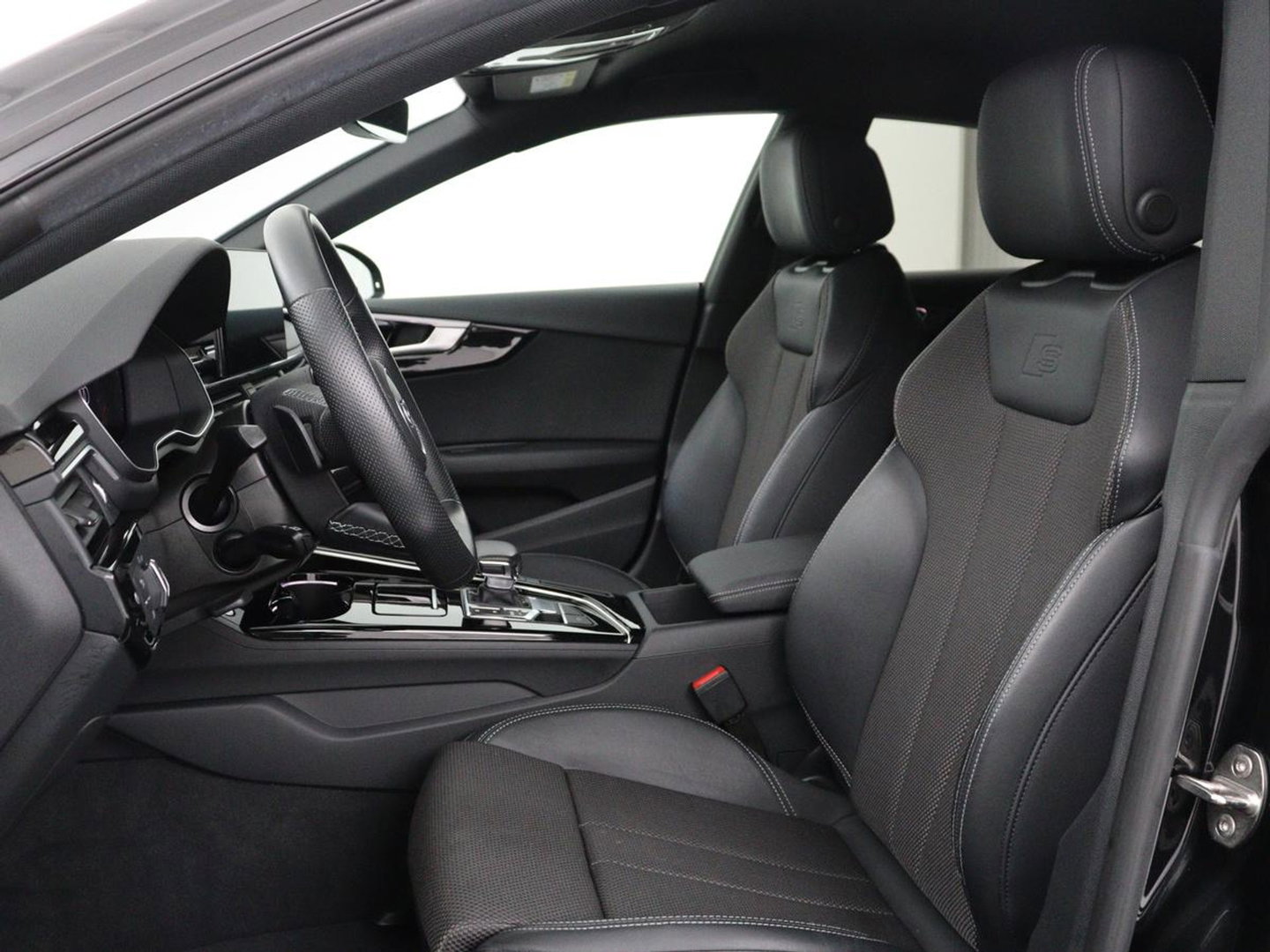Audi A5 Sportback 40 TFSI S edition Competition | Virtual Cockpit | Climate control | Half Leder | Navigatie | Sfeerverlichting | Carplay | Full LED | Getint glas