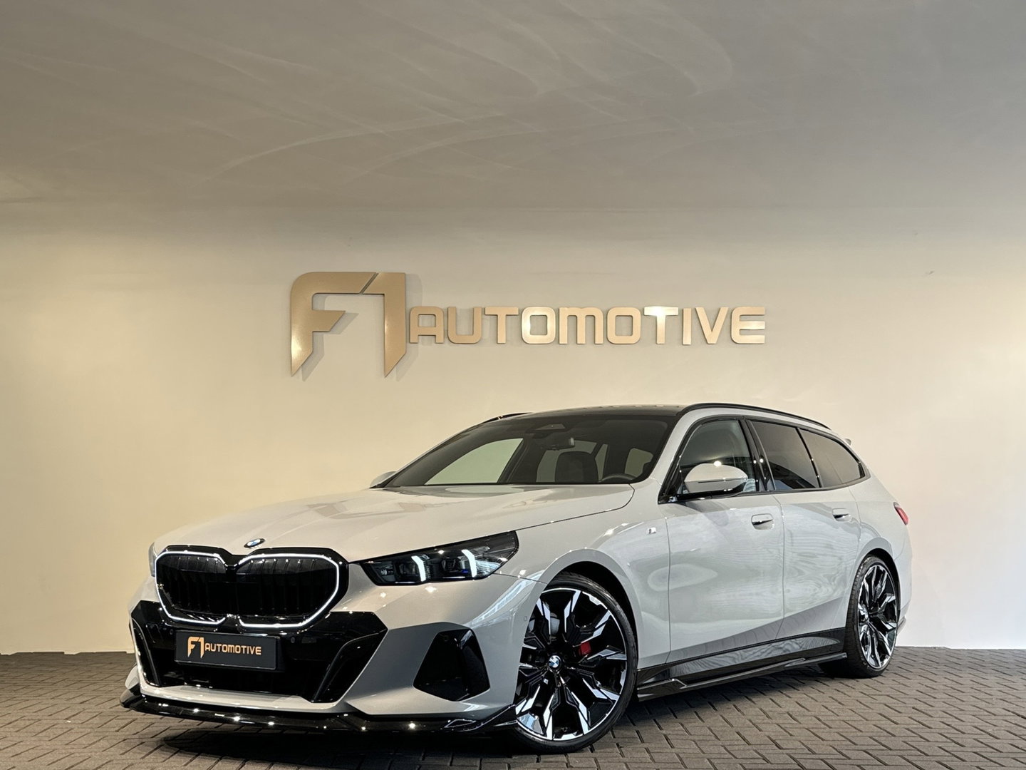 BMW 5 Serie Touring 520i M Pano|H/K|BlindSpot|Maxton|Trekhaak|Sfeer|Camera