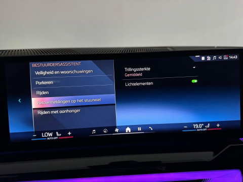 BMW 5 Serie Touring 520i M Pano|H/K|BlindSpot|Maxton|Trekhaak|Sfeer|Camera