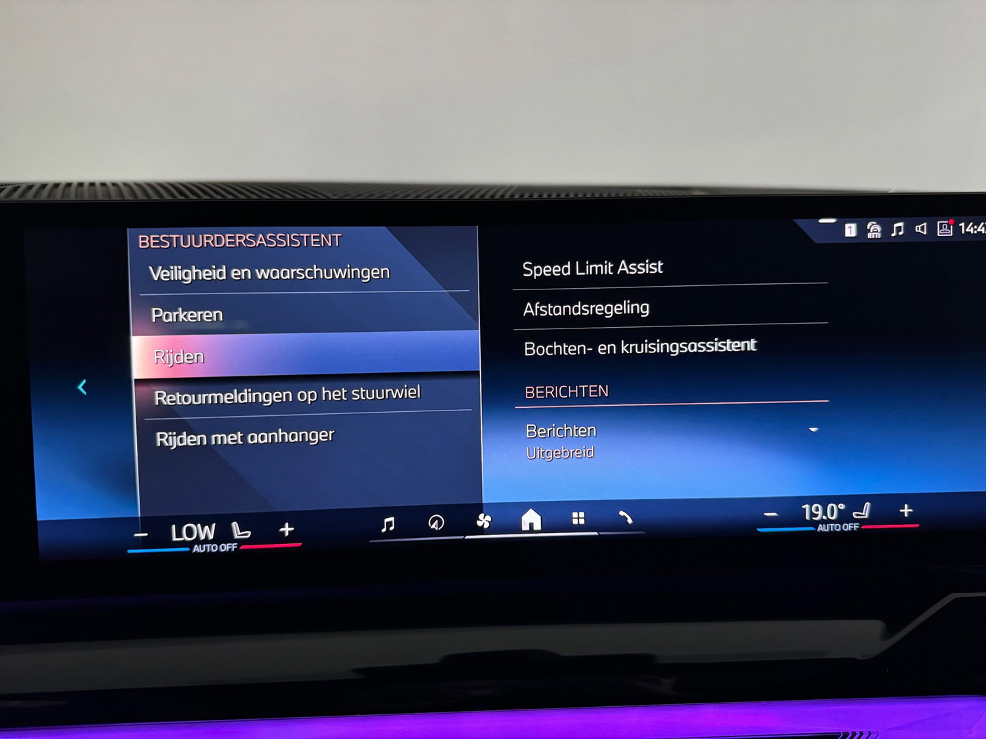 BMW 5 Serie Touring 520i M Pano|H/K|BlindSpot|Maxton|Trekhaak|Sfeer|Camera