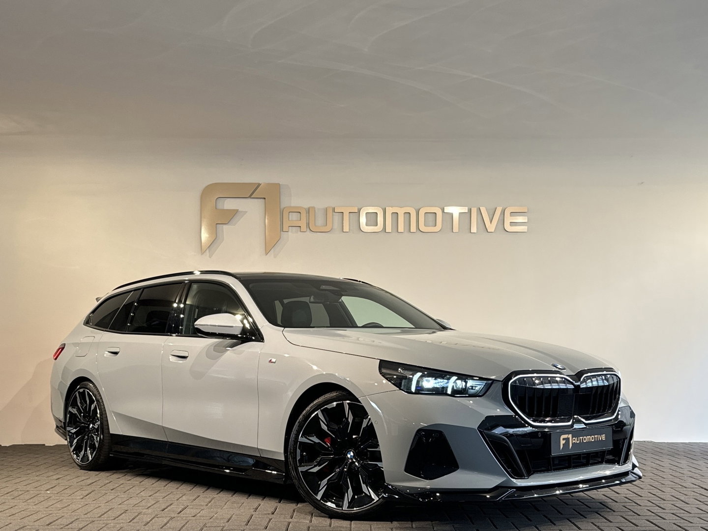 BMW 5 Serie Touring 520i M Pano|H/K|BlindSpot|Maxton|Trekhaak|Sfeer|Camera