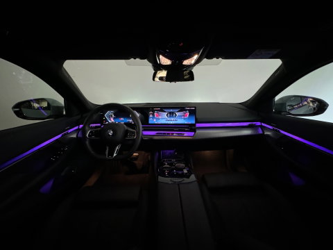 BMW 5 Serie Touring 520i M Pano|H/K|BlindSpot|Maxton|Trekhaak|Sfeer|Camera