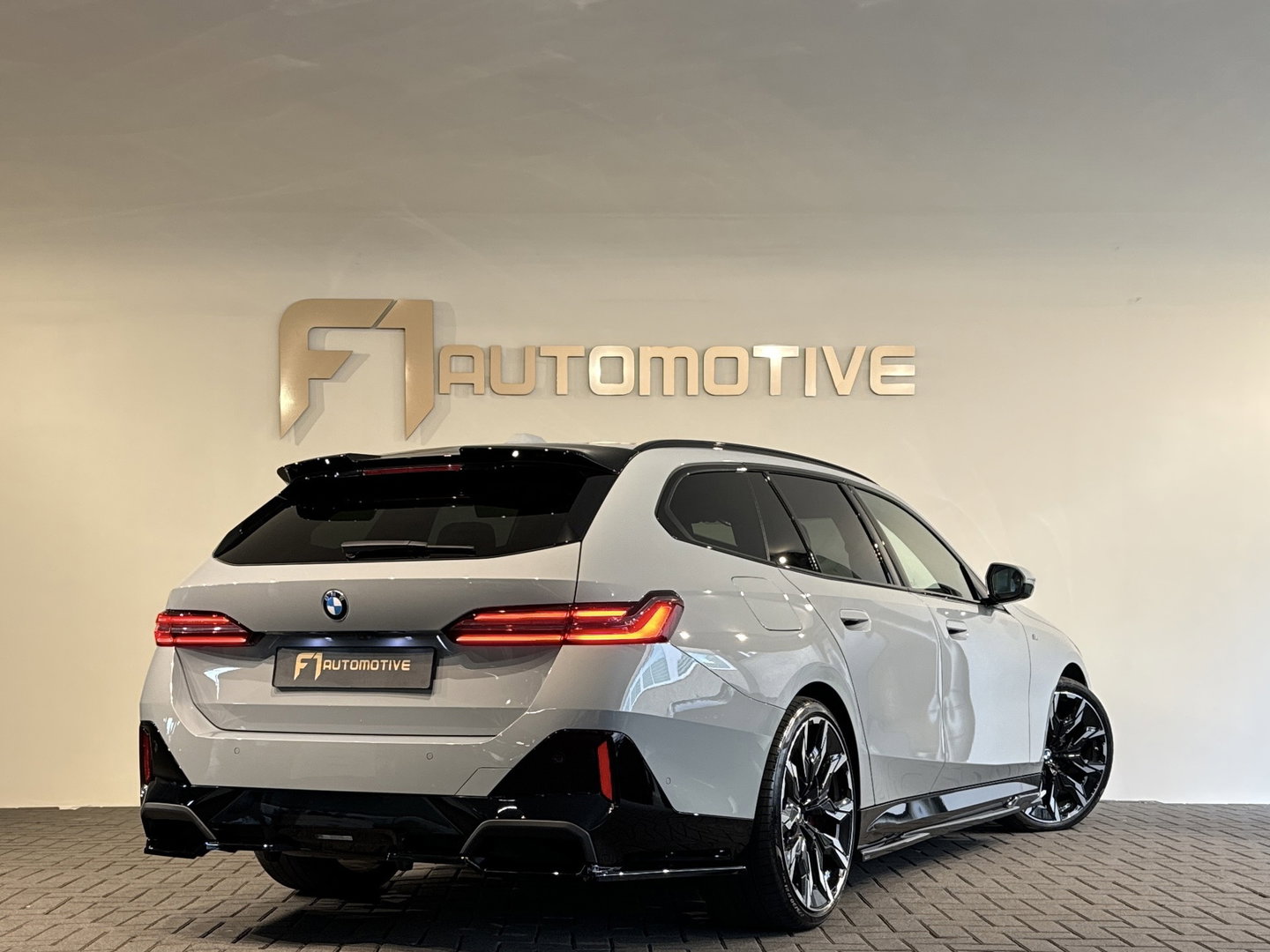 BMW 5 Serie Touring 520i M Pano|H/K|BlindSpot|Maxton|Trekhaak|Sfeer|Camera