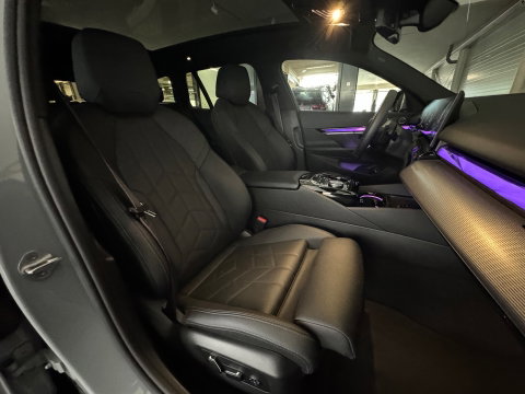 BMW 5 Serie Touring 520i M Pano|H/K|BlindSpot|Maxton|Trekhaak|Sfeer|Camera