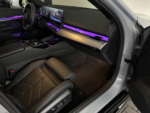BMW 5 Serie Touring 520i M Pano|H/K|BlindSpot|Maxton|Trekhaak|Sfeer|Camera