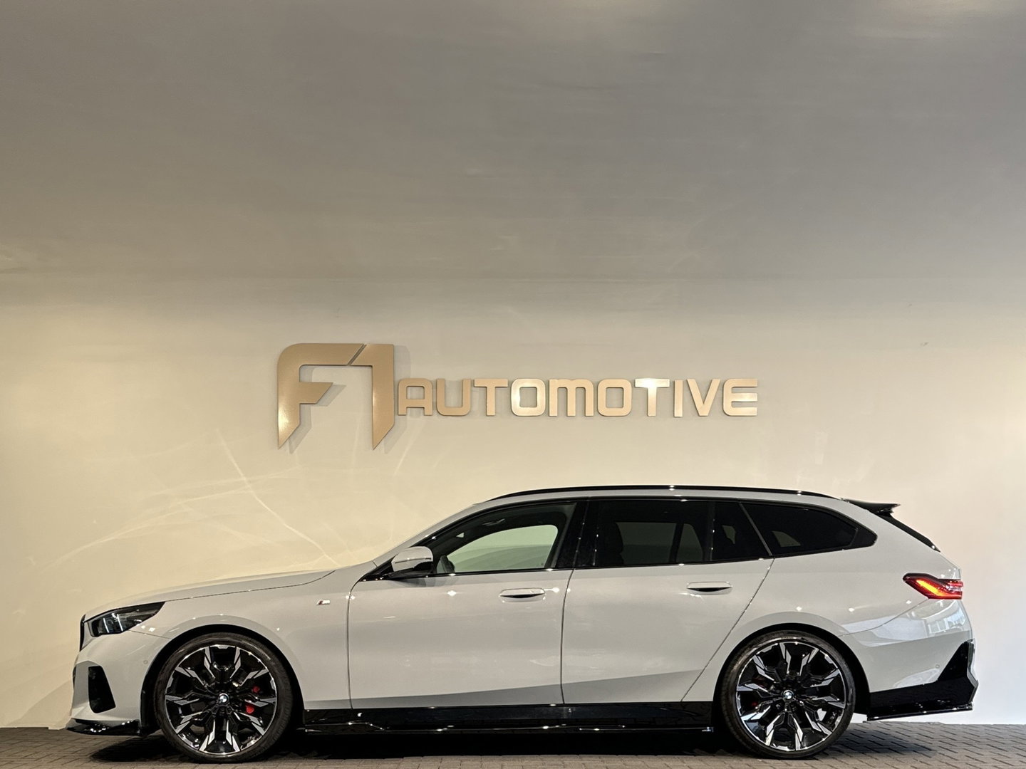 BMW 5 Serie Touring 520i M Pano|H/K|BlindSpot|Maxton|Trekhaak|Sfeer|Camera
