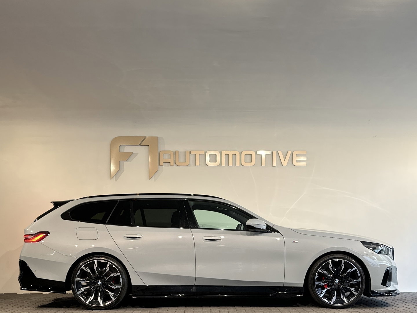 BMW 5 Serie Touring 520i M Pano|H/K|BlindSpot|Maxton|Trekhaak|Sfeer|Camera