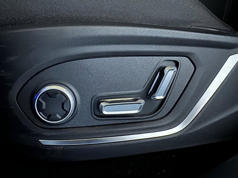 Lynk & Co 01 1.5 Plug-in Black Edition Pano Sfeer. CarPlay 360°