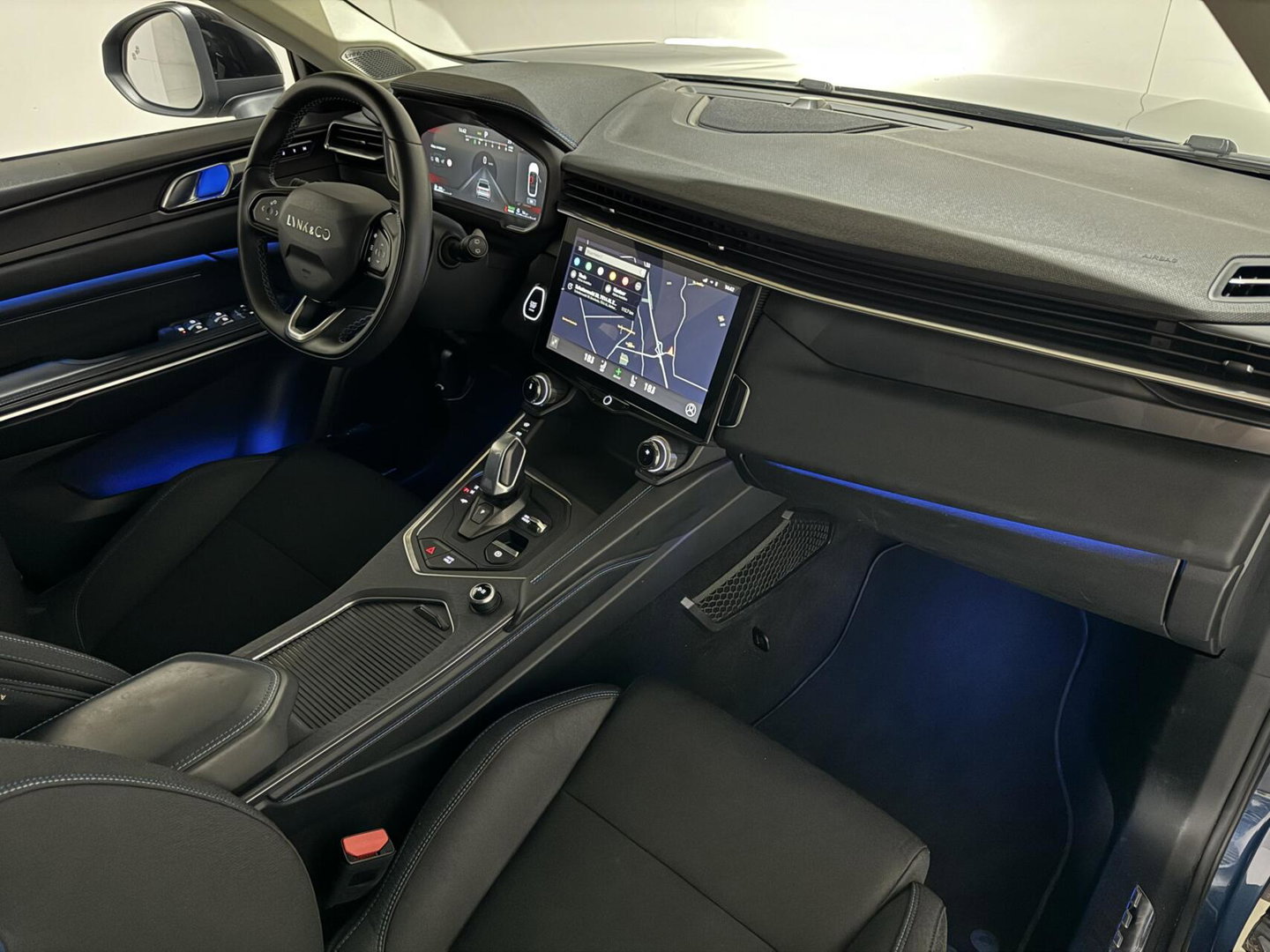 Lynk & Co 01 1.5 Plug-in Black Edition Pano Sfeer. CarPlay 360°