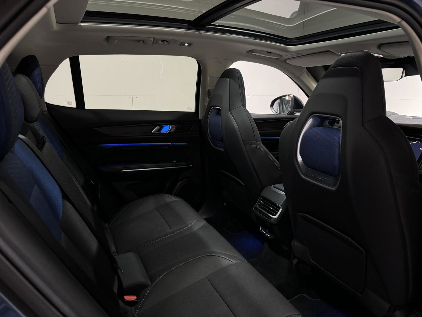 Lynk & Co 01 1.5 Plug-in Black Edition Pano Sfeer. CarPlay 360°
