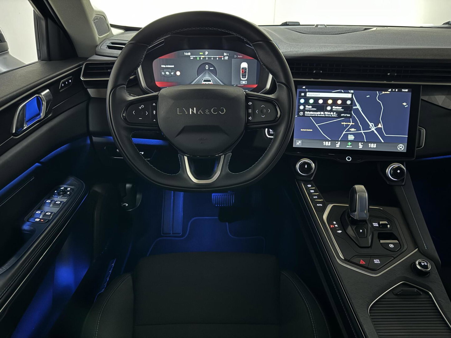 Lynk & Co 01 1.5 Plug-in Black Edition Pano Sfeer. CarPlay 360°