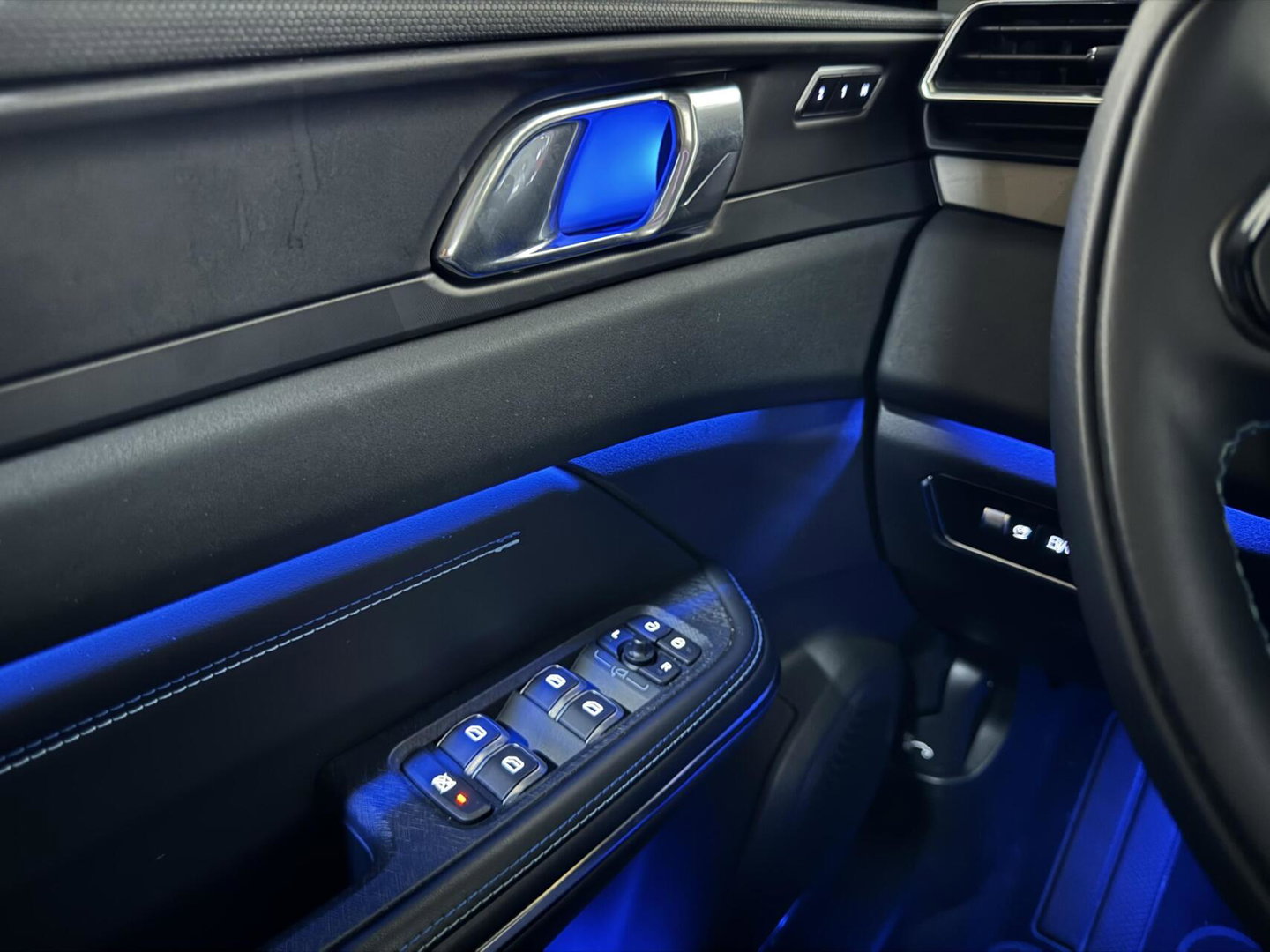 Lynk & Co 01 1.5 Plug-in Black Edition Pano Sfeer. CarPlay 360°