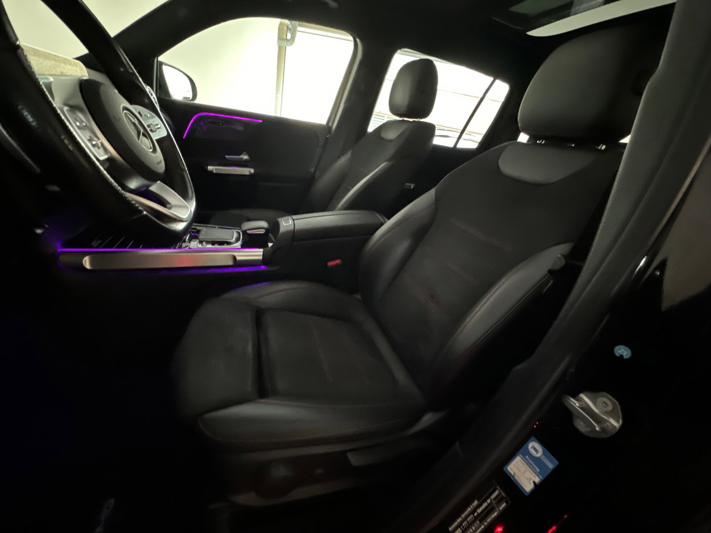Mercedes-Benz GLB 200 AMG Pano|Carbon|Dodehoek|Stoelverwarming|Sfeer|Camera