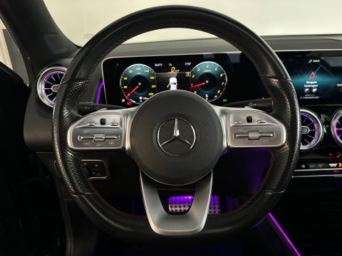 Mercedes-Benz GLB 200 AMG Pano|Carbon|Dodehoek|Stoelverwarming|Sfeer|Camera