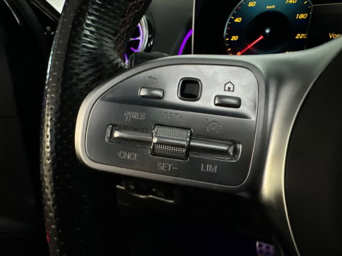 Mercedes-Benz GLB 200 AMG Pano|Carbon|Dodehoek|Stoelverwarming|Sfeer|Camera