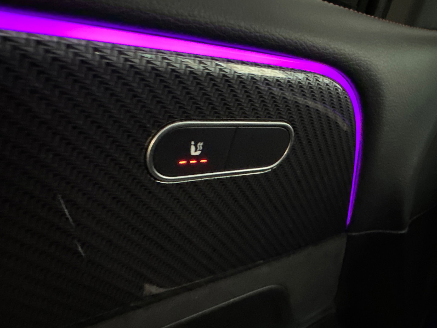 Mercedes-Benz GLB 200 AMG Pano|Carbon|Dodehoek|Stoelverwarming|Sfeer|Camera