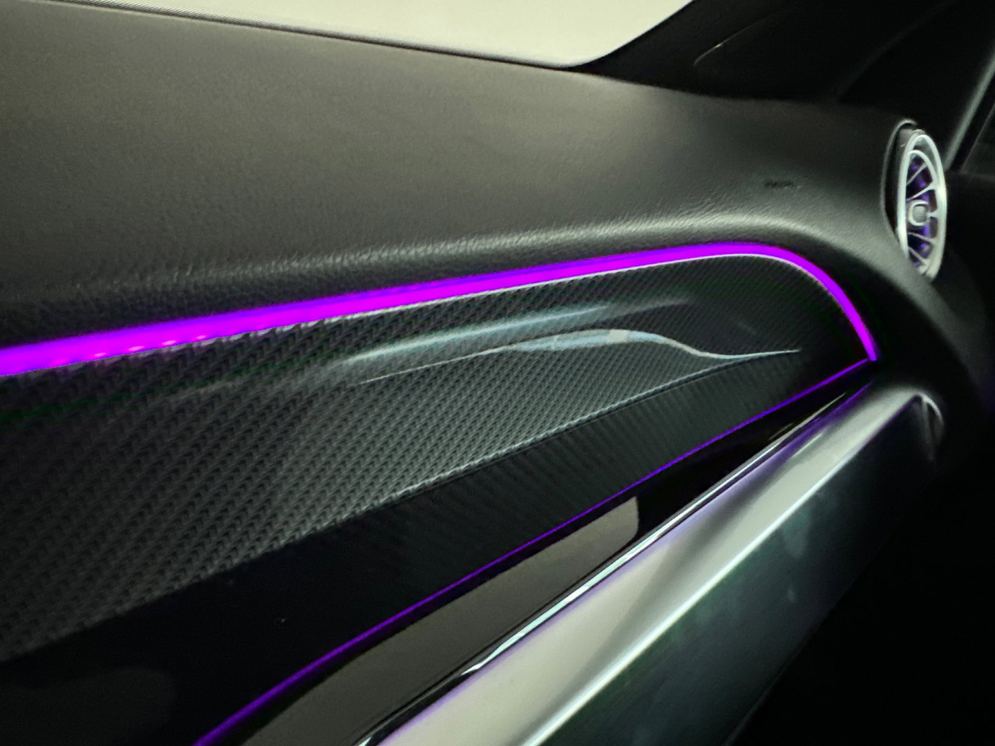 Mercedes-Benz GLB 200 AMG Pano|Carbon|Dodehoek|Stoelverwarming|Sfeer|Camera