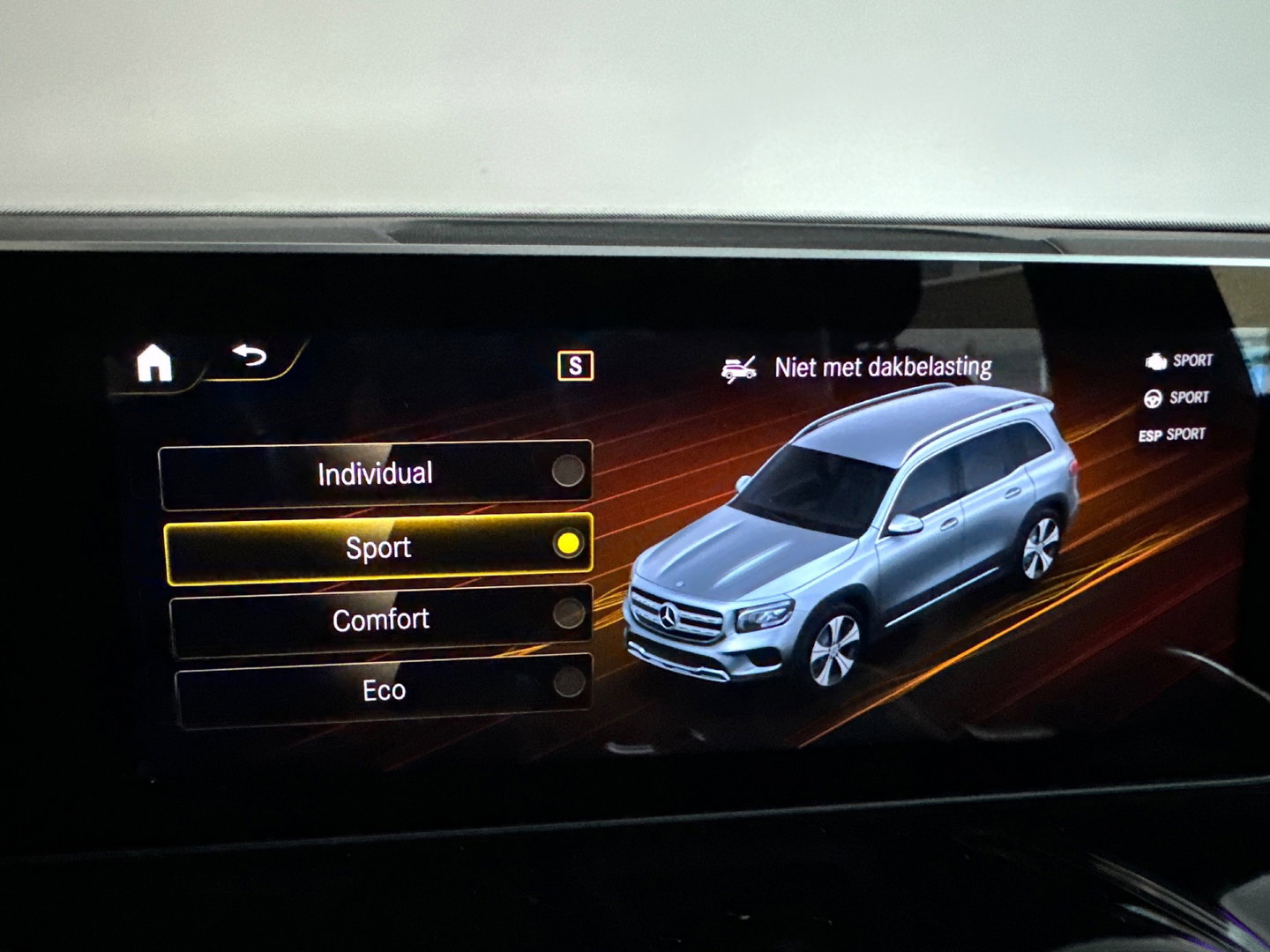 Mercedes-Benz GLB 200 AMG Pano|Carbon|Dodehoek|Stoelverwarming|Sfeer|Camera