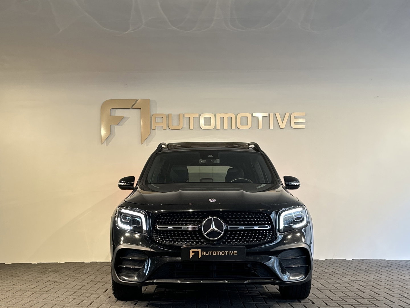 Mercedes-Benz GLB 200 AMG Pano|Carbon|Dodehoek|Stoelverwarming|Sfeer|Camera