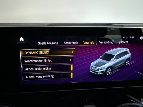 Mercedes-Benz GLB 200 AMG Pano|Carbon|Dodehoek|Stoelverwarming|Sfeer|Camera