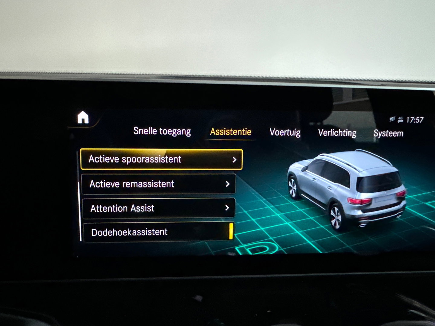 Mercedes-Benz GLB 200 AMG Pano|Carbon|Dodehoek|Stoelverwarming|Sfeer|Camera