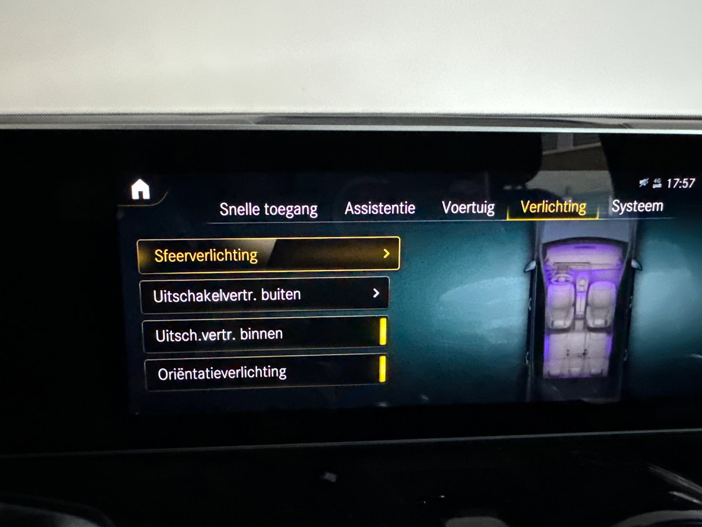 Mercedes-Benz GLB 200 AMG Pano|Carbon|Dodehoek|Stoelverwarming|Sfeer|Camera