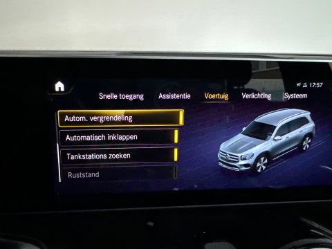 Mercedes-Benz GLB 200 AMG Pano|Carbon|Dodehoek|Stoelverwarming|Sfeer|Camera