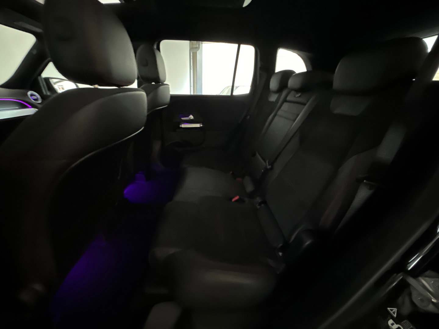 Mercedes-Benz GLB 200 AMG Pano|Carbon|Dodehoek|Stoelverwarming|Sfeer|Camera