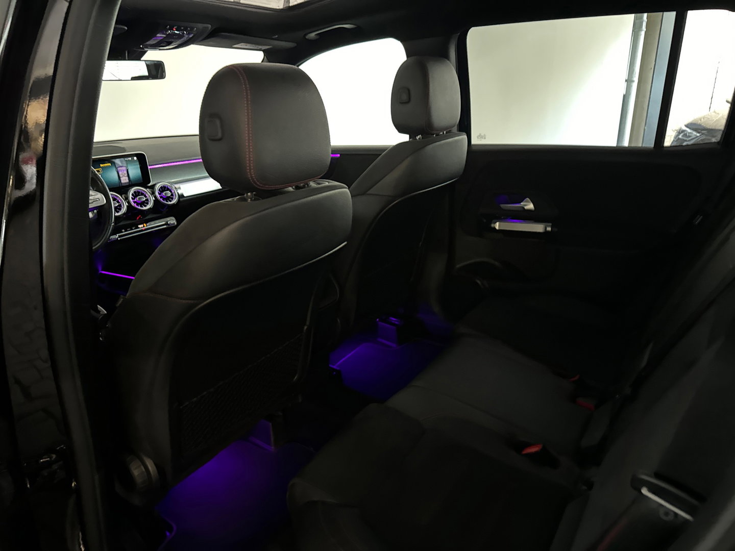 Mercedes-Benz GLB 200 AMG Pano|Carbon|Dodehoek|Stoelverwarming|Sfeer|Camera