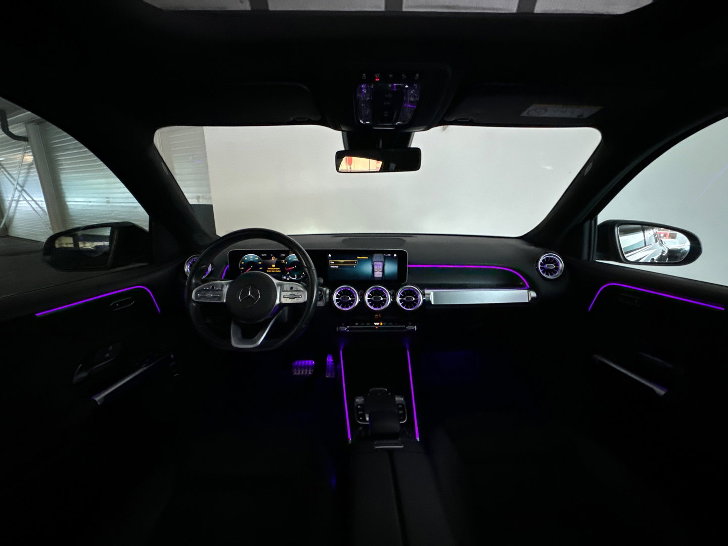 Mercedes-Benz GLB 200 AMG Pano|Carbon|Dodehoek|Stoelverwarming|Sfeer|Camera